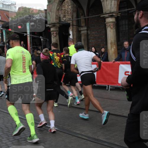 05.10.2025 - 20. swb-Marathon Bremen Yannick Fuchs http://msf.ph/oto/9319878 05.10.2025 11:39:18 Ziel  meine-sportfotos.de