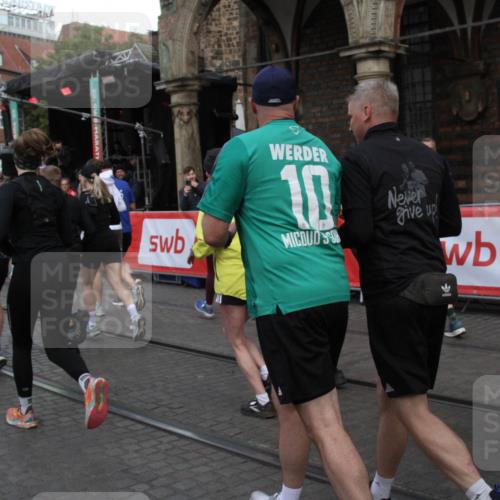 05.10.2025 - 20. swb-Marathon Bremen Yannick Fuchs http://msf.ph/oto/9319883 05.10.2025 11:39:20 Ziel  meine-sportfotos.de