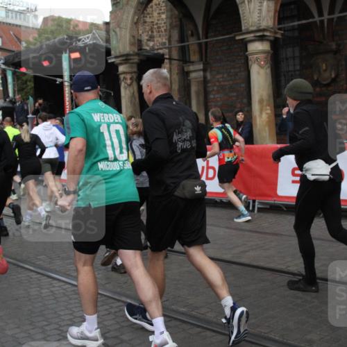 05.10.2025 - 20. swb-Marathon Bremen Yannick Fuchs http://msf.ph/oto/9319884 05.10.2025 11:39:21 Ziel  meine-sportfotos.de