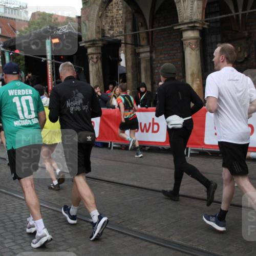 05.10.2025 - 20. swb-Marathon Bremen Yannick Fuchs http://msf.ph/oto/9319885 05.10.2025 11:39:21 Ziel  meine-sportfotos.de