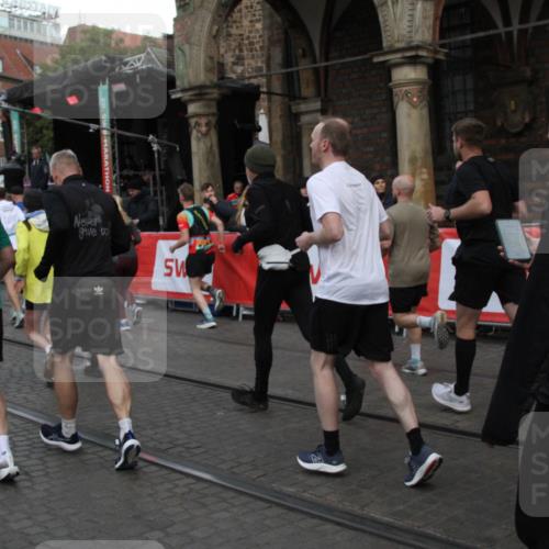 05.10.2025 - 20. swb-Marathon Bremen Yannick Fuchs http://msf.ph/oto/9319886 05.10.2025 11:39:21 Ziel  meine-sportfotos.de