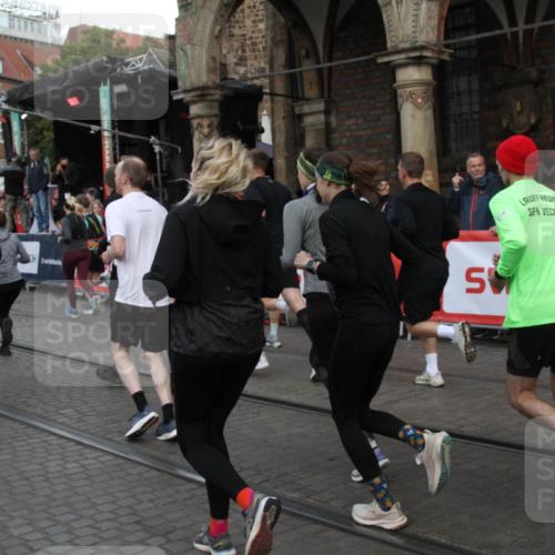 05.10.2025 - 20. swb-Marathon Bremen Yannick Fuchs http://msf.ph/oto/9319888 05.10.2025 11:39:22 Ziel  meine-sportfotos.de