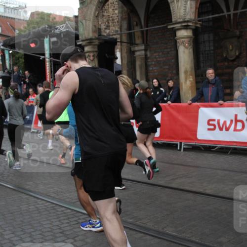 05.10.2025 - 20. swb-Marathon Bremen Yannick Fuchs http://msf.ph/oto/9319892 05.10.2025 11:39:23 Ziel  meine-sportfotos.de
