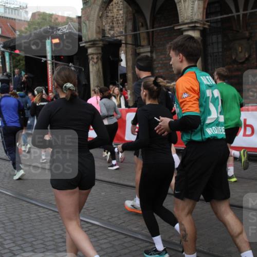 05.10.2025 - 20. swb-Marathon Bremen Yannick Fuchs http://msf.ph/oto/9319901 05.10.2025 11:39:26 Ziel  meine-sportfotos.de