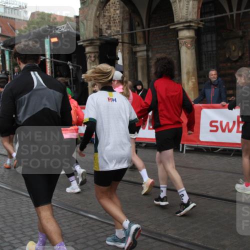 05.10.2025 - 20. swb-Marathon Bremen Yannick Fuchs http://msf.ph/oto/9319906 05.10.2025 11:39:28 Ziel  meine-sportfotos.de