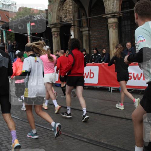 05.10.2025 - 20. swb-Marathon Bremen Yannick Fuchs http://msf.ph/oto/9319907 05.10.2025 11:39:28 Ziel  meine-sportfotos.de