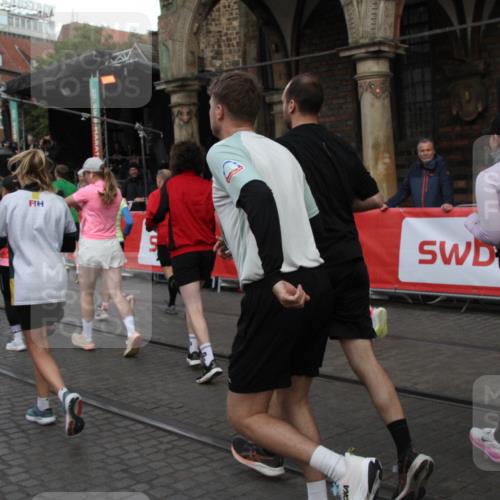 05.10.2025 - 20. swb-Marathon Bremen Yannick Fuchs http://msf.ph/oto/9319908 05.10.2025 11:39:29 Ziel  meine-sportfotos.de