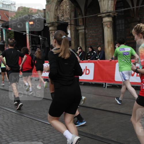 05.10.2025 - 20. swb-Marathon Bremen Yannick Fuchs http://msf.ph/oto/9319911 05.10.2025 11:39:30 Ziel  meine-sportfotos.de