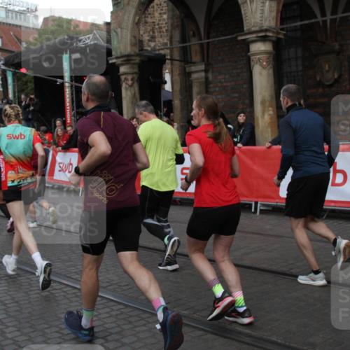 05.10.2025 - 20. swb-Marathon Bremen Yannick Fuchs http://msf.ph/oto/9319915 05.10.2025 11:39:31 Ziel  meine-sportfotos.de