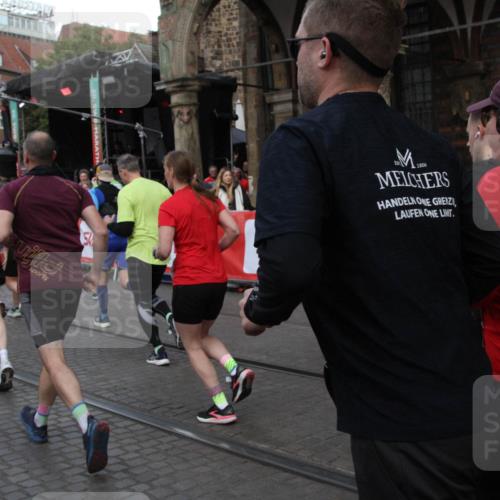 05.10.2025 - 20. swb-Marathon Bremen Yannick Fuchs http://msf.ph/oto/9319916 05.10.2025 11:39:31 Ziel  meine-sportfotos.de