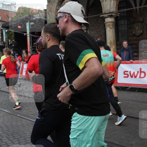 05.10.2025 - 20. swb-Marathon Bremen Yannick Fuchs http://msf.ph/oto/9319918 05.10.2025 11:39:32 Ziel  meine-sportfotos.de