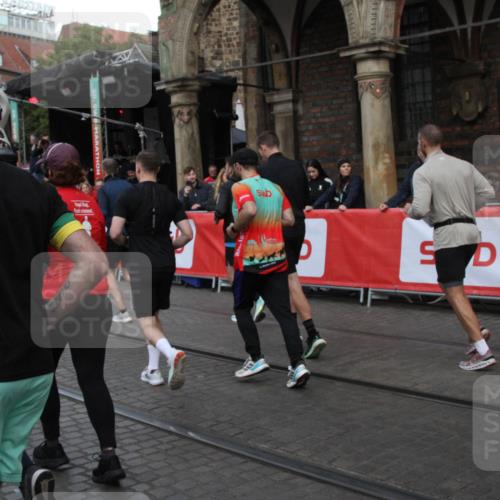 05.10.2025 - 20. swb-Marathon Bremen Yannick Fuchs http://msf.ph/oto/9319919 05.10.2025 11:39:32 Ziel  meine-sportfotos.de