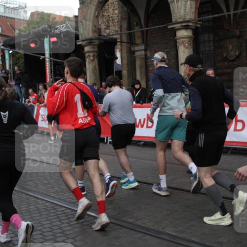 05.10.2025 - 20. swb-Marathon Bremen Yannick Fuchs http://msf.ph/oto/9319924 05.10.2025 11:39:34 Ziel  meine-sportfotos.de