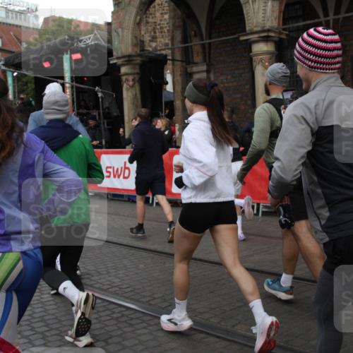 05.10.2025 - 20. swb-Marathon Bremen Yannick Fuchs http://msf.ph/oto/9319937 05.10.2025 11:39:39 Ziel  meine-sportfotos.de