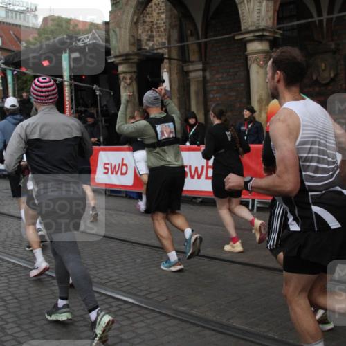 05.10.2025 - 20. swb-Marathon Bremen Yannick Fuchs http://msf.ph/oto/9319939 05.10.2025 11:39:40 Ziel  meine-sportfotos.de