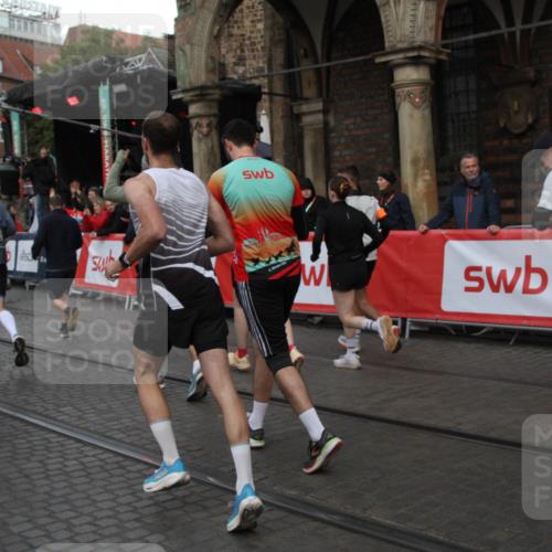 05.10.2025 - 20. swb-Marathon Bremen Yannick Fuchs http://msf.ph/oto/9319940 05.10.2025 11:39:40 Ziel  meine-sportfotos.de