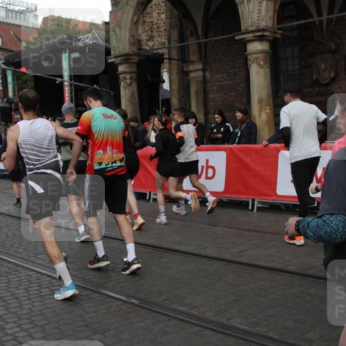 05.10.2025 - 20. swb-Marathon Bremen Yannick Fuchs http://msf.ph/oto/9319941 05.10.2025 11:39:41 Ziel  meine-sportfotos.de
