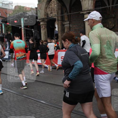 05.10.2025 - 20. swb-Marathon Bremen Yannick Fuchs http://msf.ph/oto/9319942 05.10.2025 11:39:41 Ziel  meine-sportfotos.de