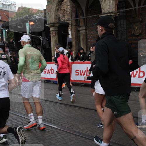 05.10.2025 - 20. swb-Marathon Bremen Yannick Fuchs http://msf.ph/oto/9319945 05.10.2025 11:39:42 Ziel  meine-sportfotos.de