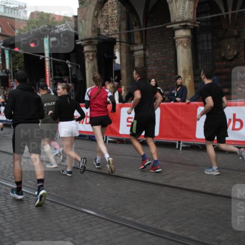 05.10.2025 - 20. swb-Marathon Bremen Yannick Fuchs http://msf.ph/oto/9319947 05.10.2025 11:39:43 Ziel  meine-sportfotos.de