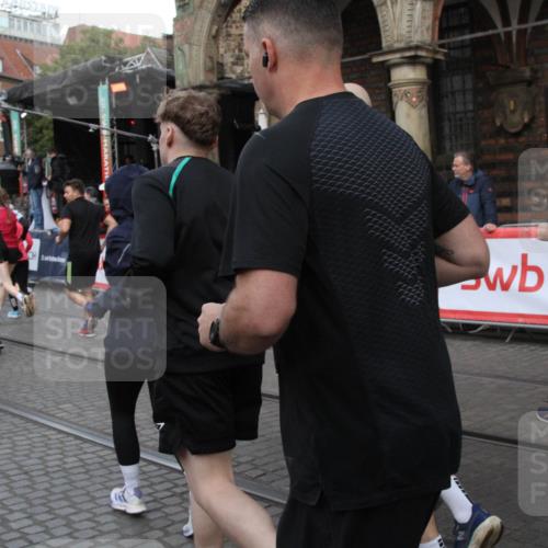 05.10.2025 - 20. swb-Marathon Bremen Yannick Fuchs http://msf.ph/oto/9319951 05.10.2025 11:39:44 Ziel  meine-sportfotos.de