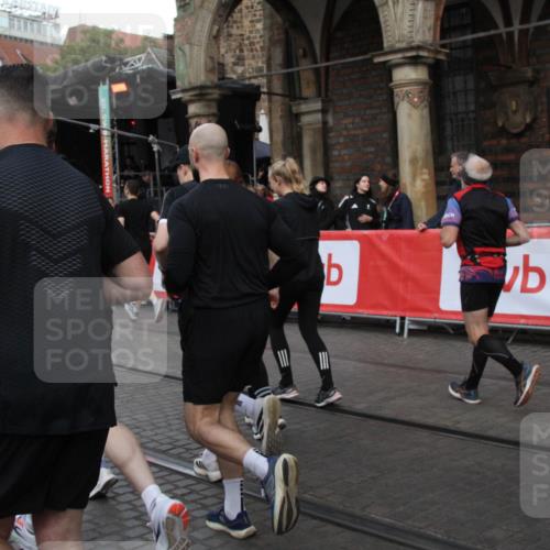 05.10.2025 - 20. swb-Marathon Bremen Yannick Fuchs http://msf.ph/oto/9319952 05.10.2025 11:39:45 Ziel  meine-sportfotos.de