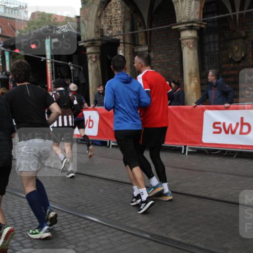 05.10.2025 - 20. swb-Marathon Bremen Yannick Fuchs http://msf.ph/oto/9319957 05.10.2025 11:39:46 Ziel  meine-sportfotos.de