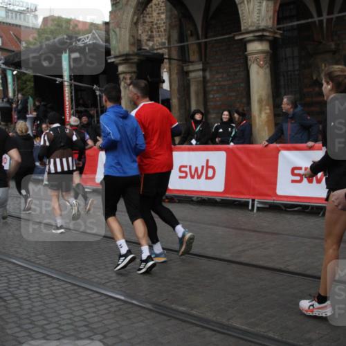 05.10.2025 - 20. swb-Marathon Bremen Yannick Fuchs http://msf.ph/oto/9319958 05.10.2025 11:39:47 Ziel  meine-sportfotos.de