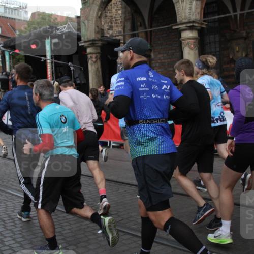 05.10.2025 - 20. swb-Marathon Bremen Yannick Fuchs http://msf.ph/oto/9319966 05.10.2025 11:39:50 Ziel  meine-sportfotos.de