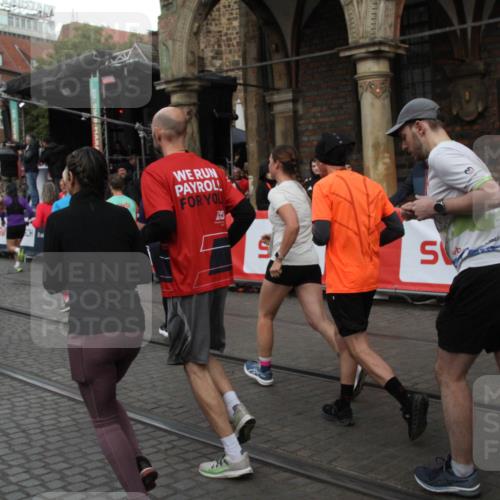 05.10.2025 - 20. swb-Marathon Bremen Yannick Fuchs http://msf.ph/oto/9319977 05.10.2025 11:39:53 Ziel  meine-sportfotos.de