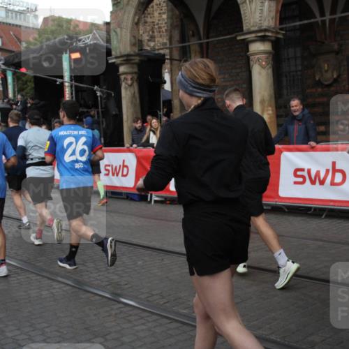 05.10.2025 - 20. swb-Marathon Bremen Yannick Fuchs http://msf.ph/oto/9319984 05.10.2025 11:39:56 Ziel  meine-sportfotos.de