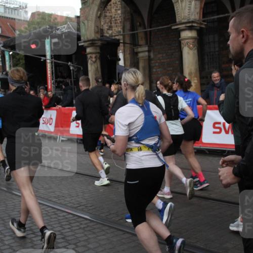 05.10.2025 - 20. swb-Marathon Bremen Yannick Fuchs http://msf.ph/oto/9319986 05.10.2025 11:39:57 Ziel  meine-sportfotos.de