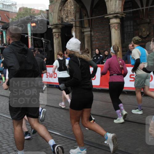 05.10.2025 - 20. swb-Marathon Bremen Yannick Fuchs http://msf.ph/oto/9319988 05.10.2025 11:39:57 Ziel  meine-sportfotos.de