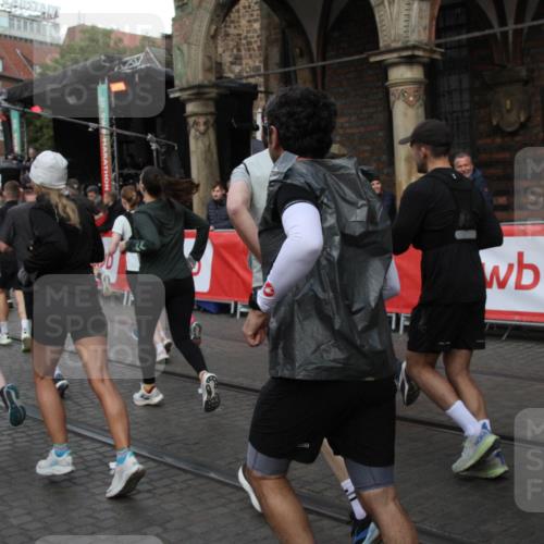 05.10.2025 - 20. swb-Marathon Bremen Yannick Fuchs http://msf.ph/oto/9319989 05.10.2025 11:39:58 Ziel  meine-sportfotos.de