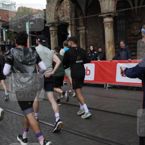 05.10.2025 - 20. swb-Marathon Bremen Yannick Fuchs http://msf.ph/oto/9319990 05.10.2025 11:39:58 Ziel  meine-sportfotos.de