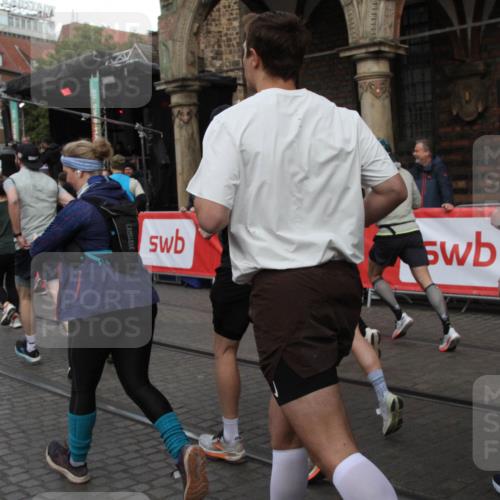 05.10.2025 - 20. swb-Marathon Bremen Yannick Fuchs http://msf.ph/oto/9319992 05.10.2025 11:39:59 Ziel  meine-sportfotos.de