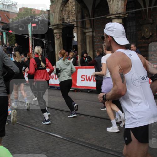 05.10.2025 - 20. swb-Marathon Bremen Yannick Fuchs http://msf.ph/oto/9319996 05.10.2025 11:40:01 Ziel  meine-sportfotos.de