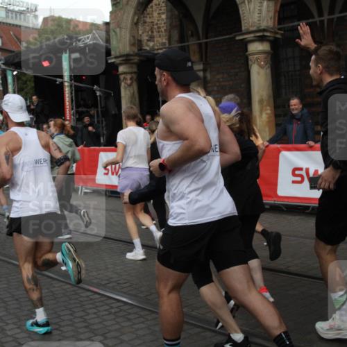 05.10.2025 - 20. swb-Marathon Bremen Yannick Fuchs http://msf.ph/oto/9319998 05.10.2025 11:40:01 Ziel  meine-sportfotos.de