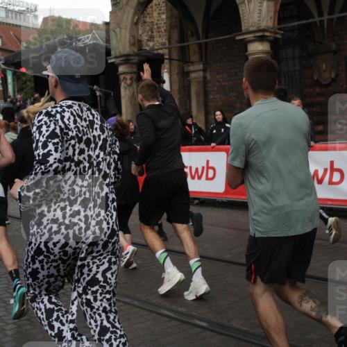 05.10.2025 - 20. swb-Marathon Bremen Yannick Fuchs http://msf.ph/oto/9320000 05.10.2025 11:40:02 Ziel  meine-sportfotos.de