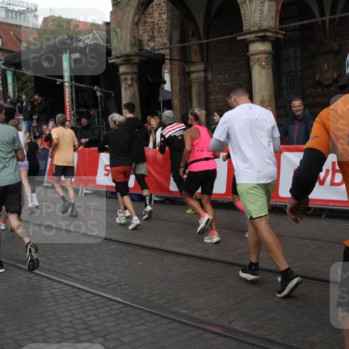 05.10.2025 - 20. swb-Marathon Bremen Yannick Fuchs http://msf.ph/oto/9320003 05.10.2025 11:40:03 Ziel  meine-sportfotos.de