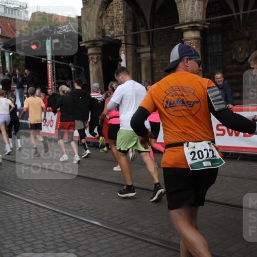05.10.2025 - 20. swb-Marathon Bremen Yannick Fuchs http://msf.ph/oto/9320004 05.10.2025 11:40:04 Ziel  meine-sportfotos.de
