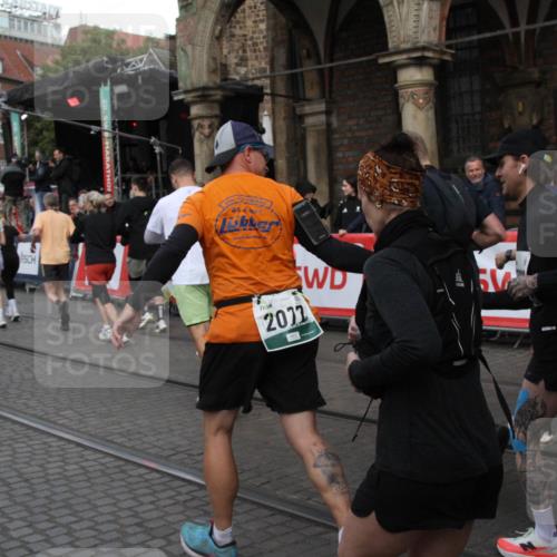 05.10.2025 - 20. swb-Marathon Bremen Yannick Fuchs http://msf.ph/oto/9320005 05.10.2025 11:40:04 Ziel  meine-sportfotos.de