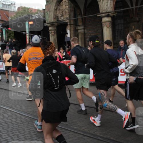 05.10.2025 - 20. swb-Marathon Bremen Yannick Fuchs http://msf.ph/oto/9320006 05.10.2025 11:40:04 Ziel  meine-sportfotos.de