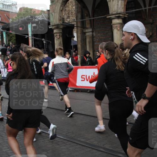 05.10.2025 - 20. swb-Marathon Bremen Yannick Fuchs http://msf.ph/oto/9320009 05.10.2025 11:40:05 Ziel  meine-sportfotos.de