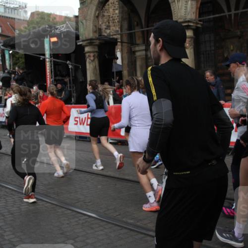 05.10.2025 - 20. swb-Marathon Bremen Yannick Fuchs http://msf.ph/oto/9320012 05.10.2025 11:40:06 Ziel  meine-sportfotos.de