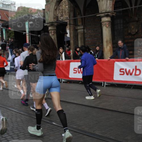 05.10.2025 - 20. swb-Marathon Bremen Yannick Fuchs http://msf.ph/oto/9320015 05.10.2025 11:40:07 Ziel  meine-sportfotos.de