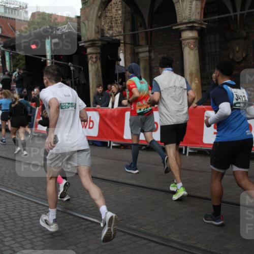 05.10.2025 - 20. swb-Marathon Bremen Yannick Fuchs http://msf.ph/oto/9320018 05.10.2025 11:40:09 Ziel  meine-sportfotos.de