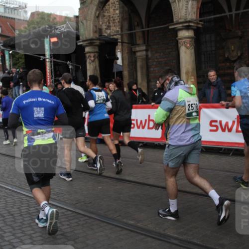 05.10.2025 - 20. swb-Marathon Bremen Yannick Fuchs http://msf.ph/oto/9320022 05.10.2025 11:40:10 Ziel  meine-sportfotos.de