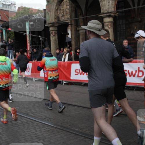 05.10.2025 - 20. swb-Marathon Bremen Yannick Fuchs http://msf.ph/oto/9320027 05.10.2025 11:40:12 Ziel  meine-sportfotos.de