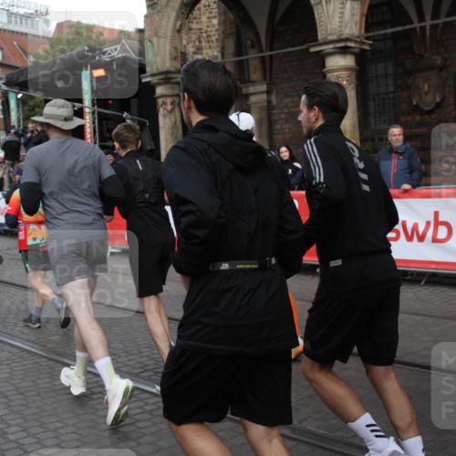05.10.2025 - 20. swb-Marathon Bremen Yannick Fuchs http://msf.ph/oto/9320029 05.10.2025 11:40:12 Ziel  meine-sportfotos.de